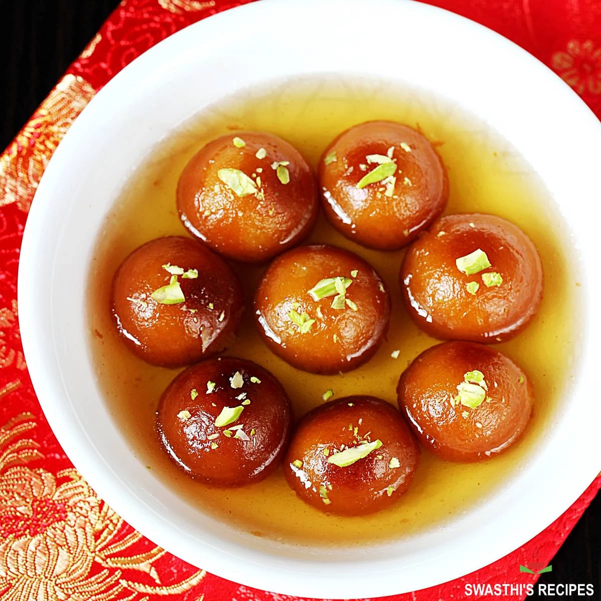 Công thức làm mon Gulab Jamun chuẩn Ấn Độ tại Red Chilli Indian Restaurant